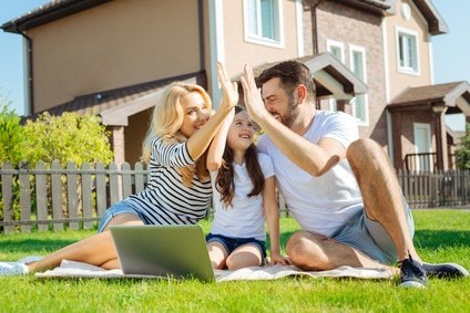 Grillen Sie mit Freunden auf der eigenen Terrasse